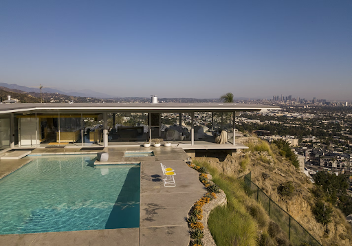 Luxury house with a swimming pool in LA