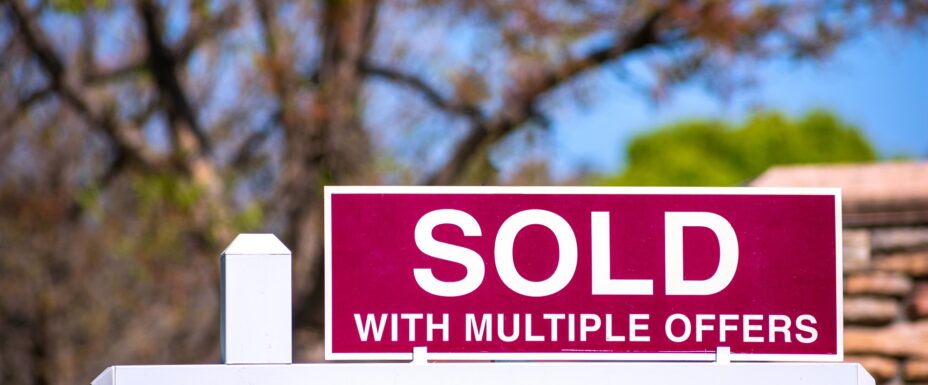 How to Handle Multiple Offers on a Home